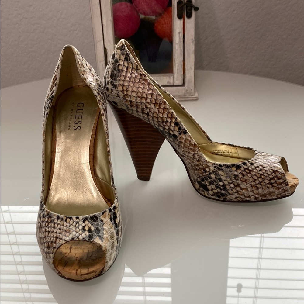 Guess Cream and Black Peep-toe Pumps - Picture 6 of 8
